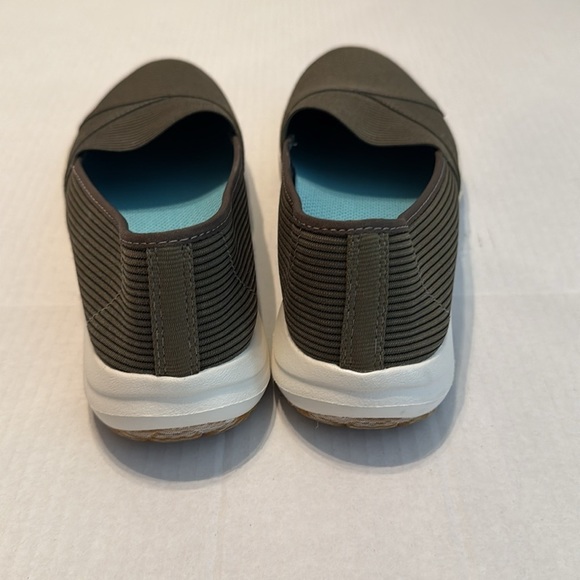 L.L  Bean Women's Green Back Cove Slip-Ons Size 8 - Picture 4 of 12